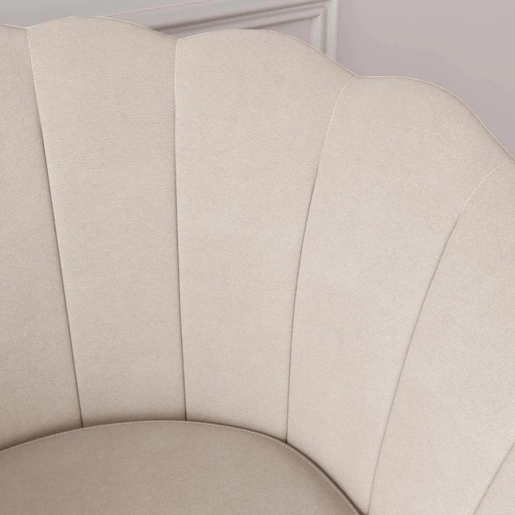 Poltrona Decorativa Petala Pés Palito Veludo Bege